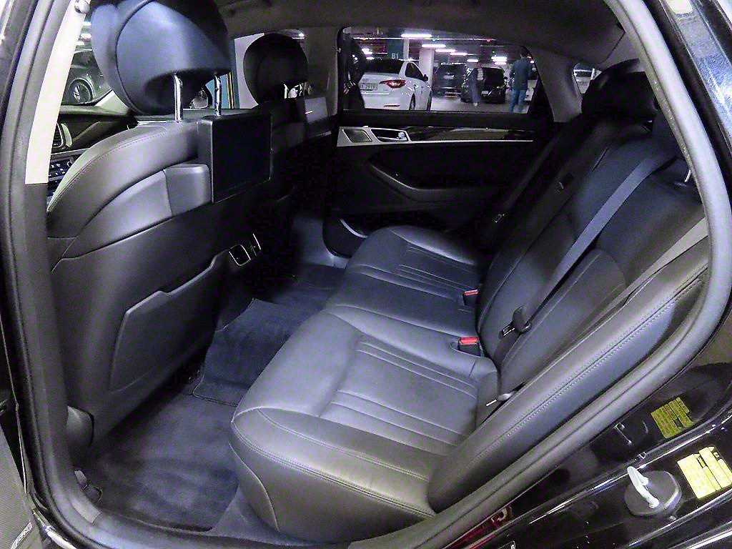 Genesis G80 — photo 07