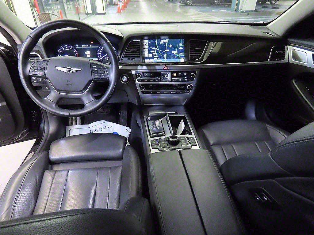 Genesis G80 — photo 10