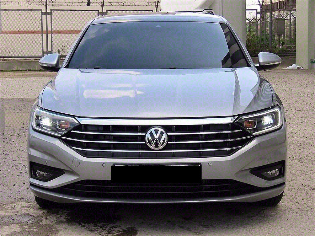 Volkswagen Jetta — photo 01