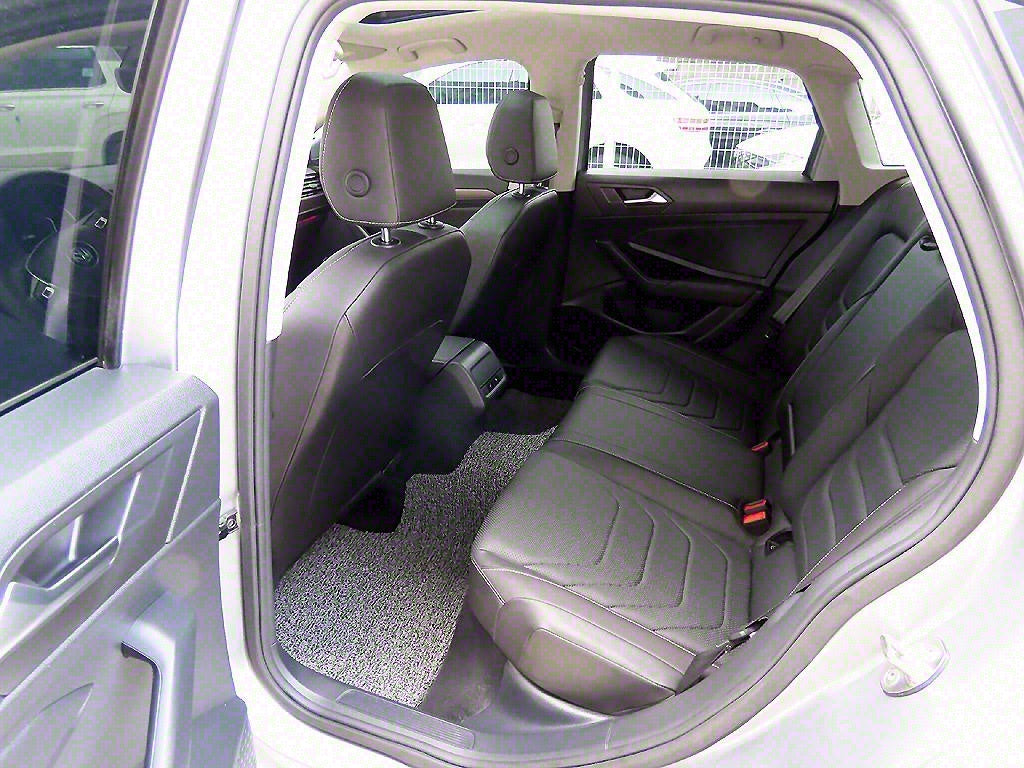 Volkswagen Jetta — photo 06