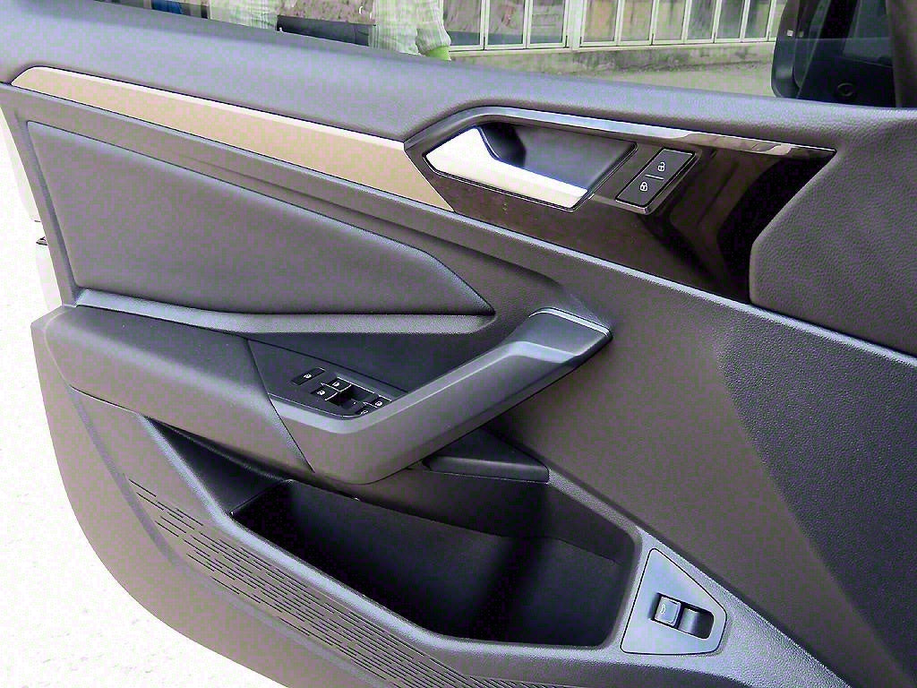 Volkswagen Jetta — photo 11