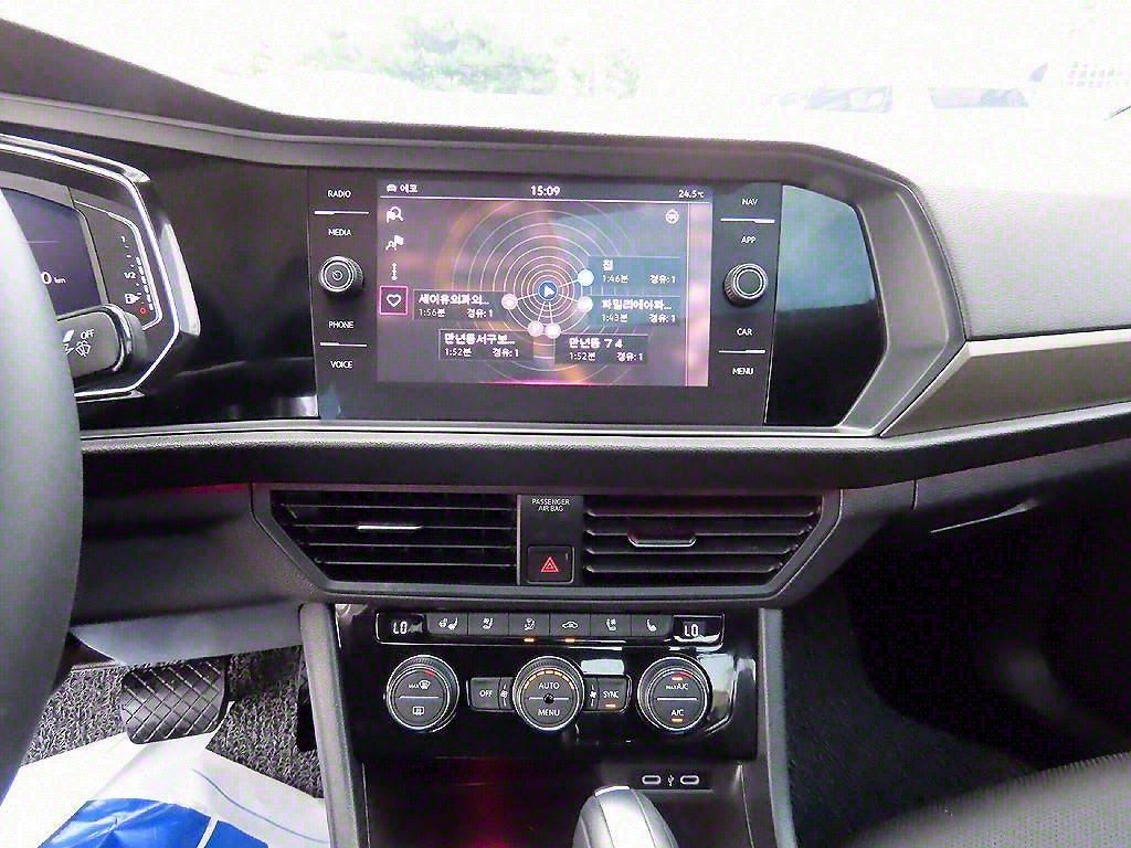 Volkswagen Jetta — photo 12