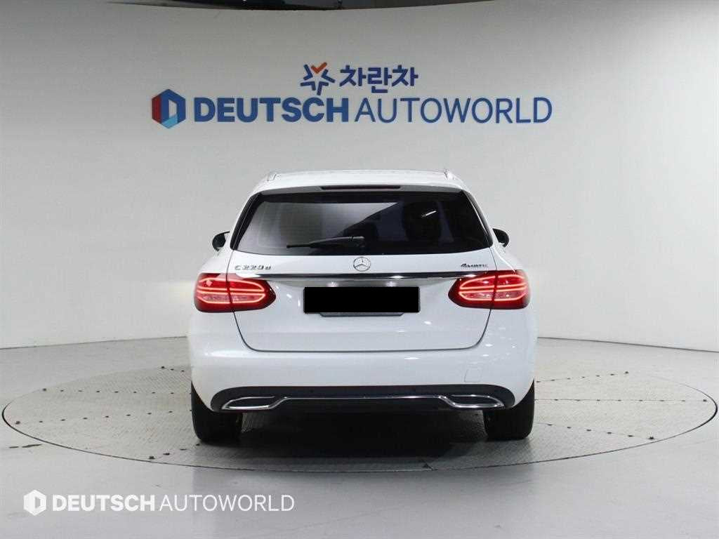 Mercedes-Benz C-Class — photo 04