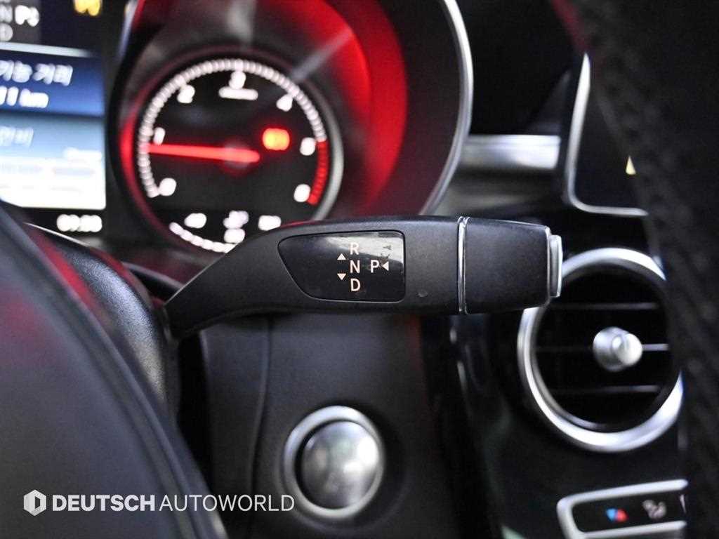 Mercedes-Benz C-Class — photo 09