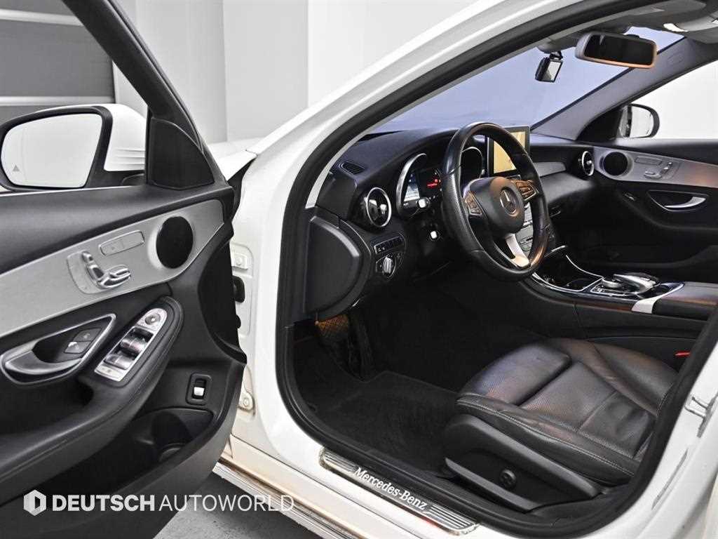 Mercedes-Benz C-Class — photo 11