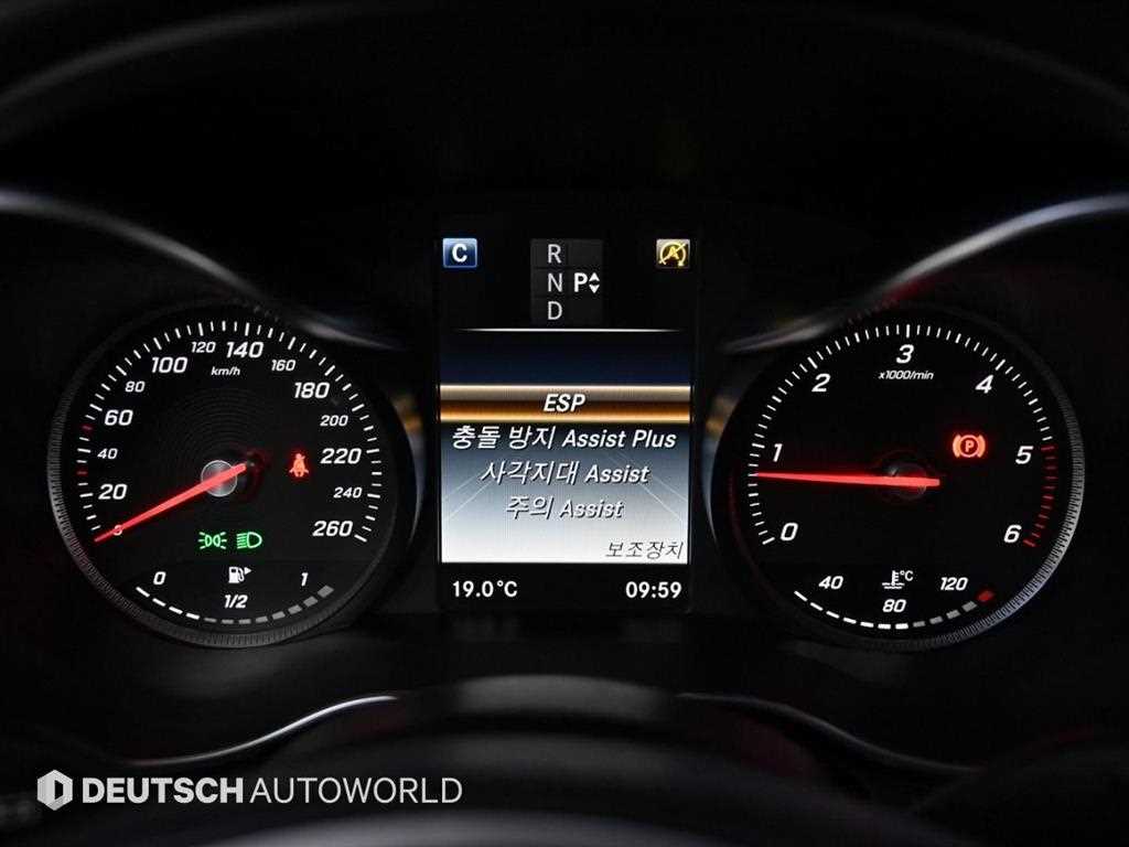 Mercedes-Benz C-Class — photo 17