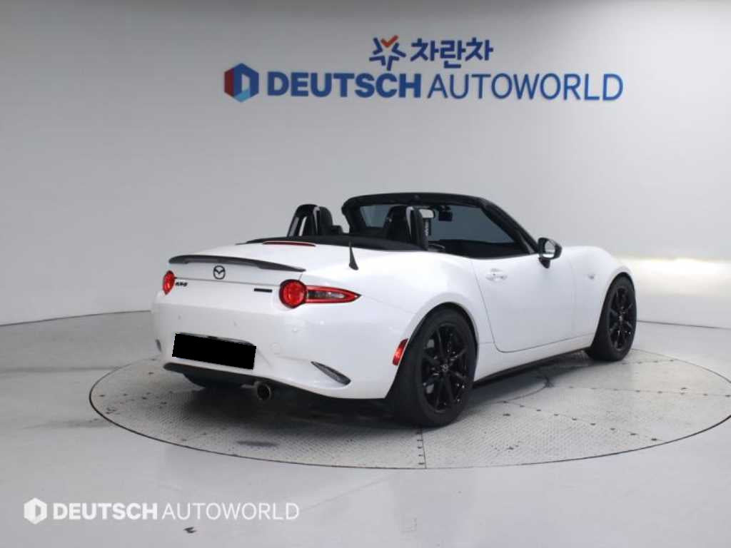 Mazda MX-5 Miata — photo 02