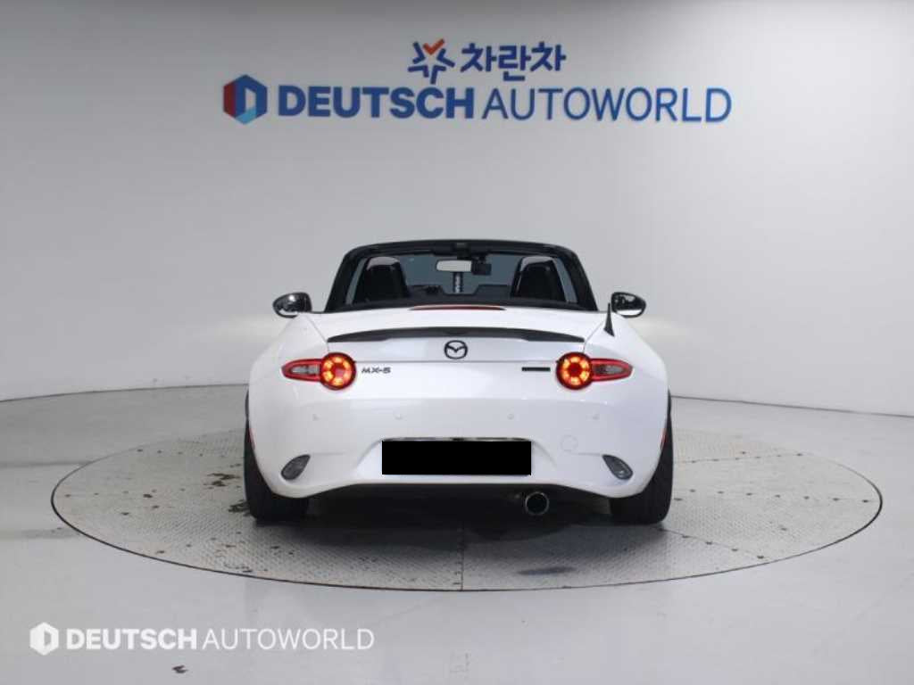 Mazda MX-5 Miata — photo 04
