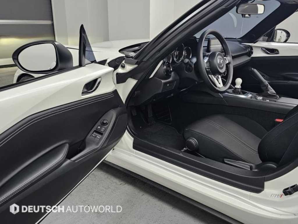 Mazda MX-5 Miata — photo 11