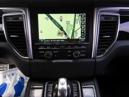Porsche Macan — photo 12