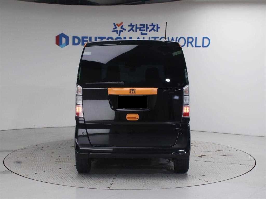 Honda N-BOX — photo 04