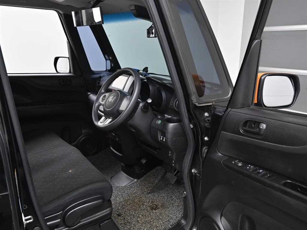 Honda N-BOX — photo 11