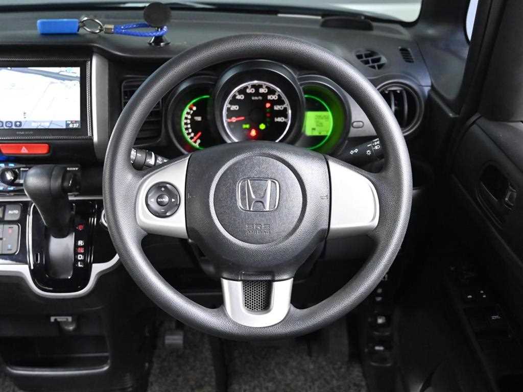 Honda N-BOX — photo 13