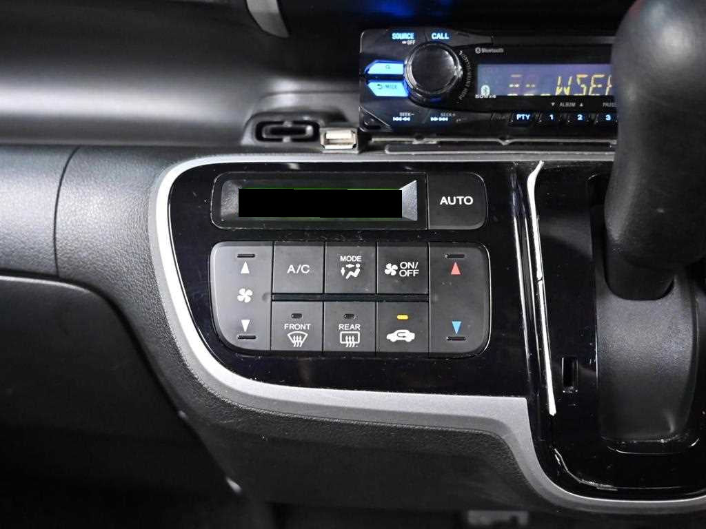 Honda N-BOX — photo 17