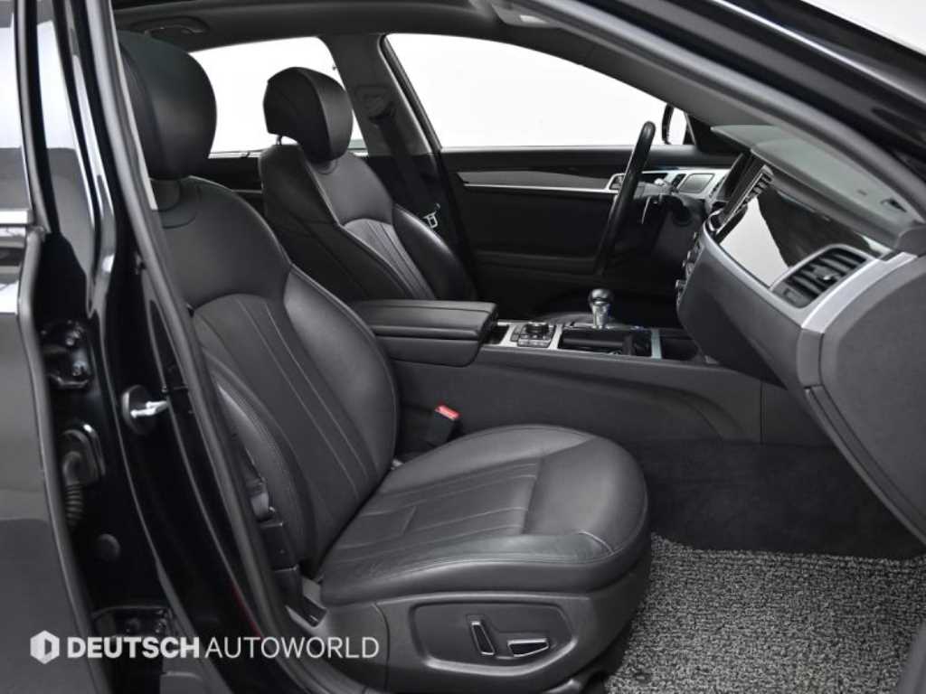 Genesis G80 — photo 09