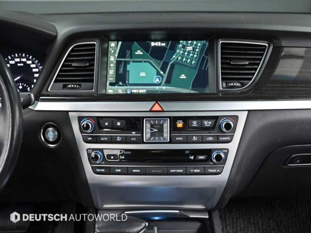 Genesis G80 — photo 13