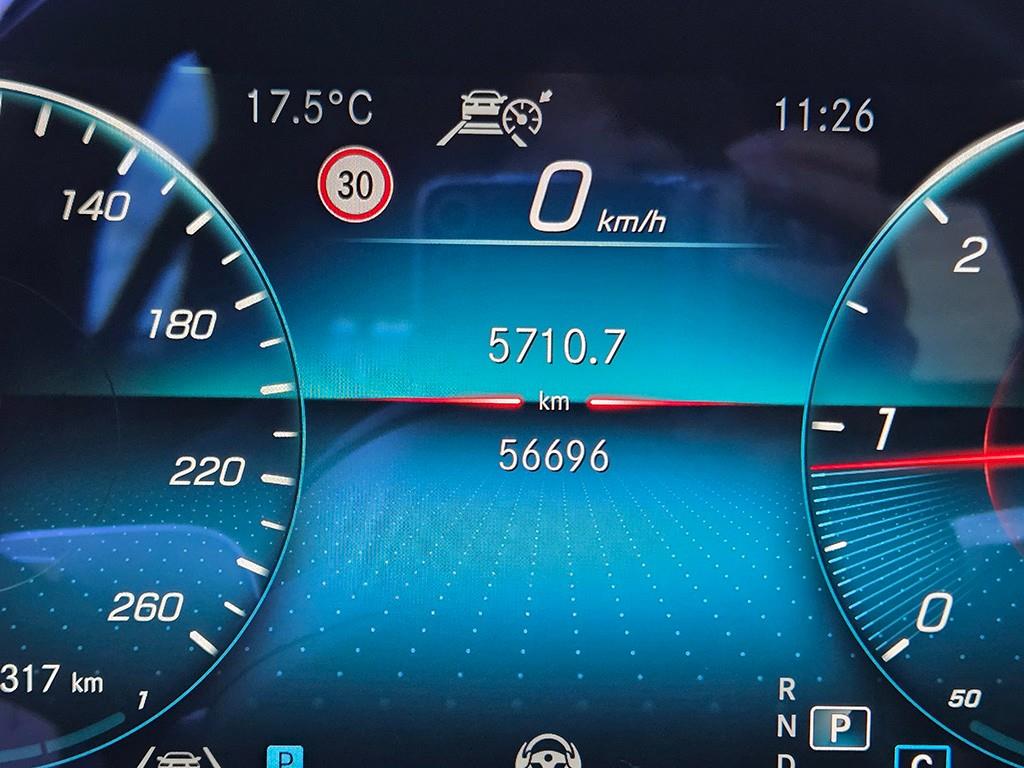 Mercedes-Benz E-Class — photo 08