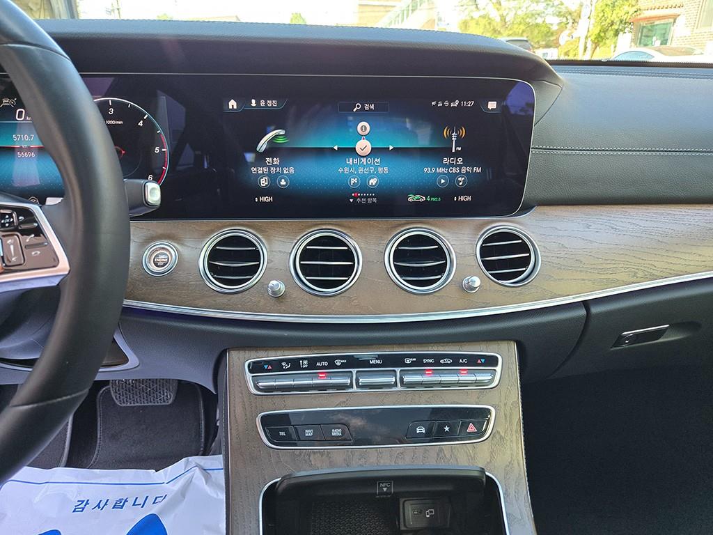 Mercedes-Benz E-Class — photo 10