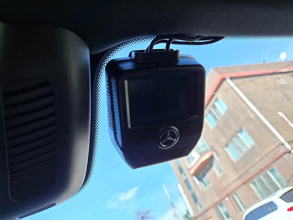 Mercedes-Benz E-Class — photo 14