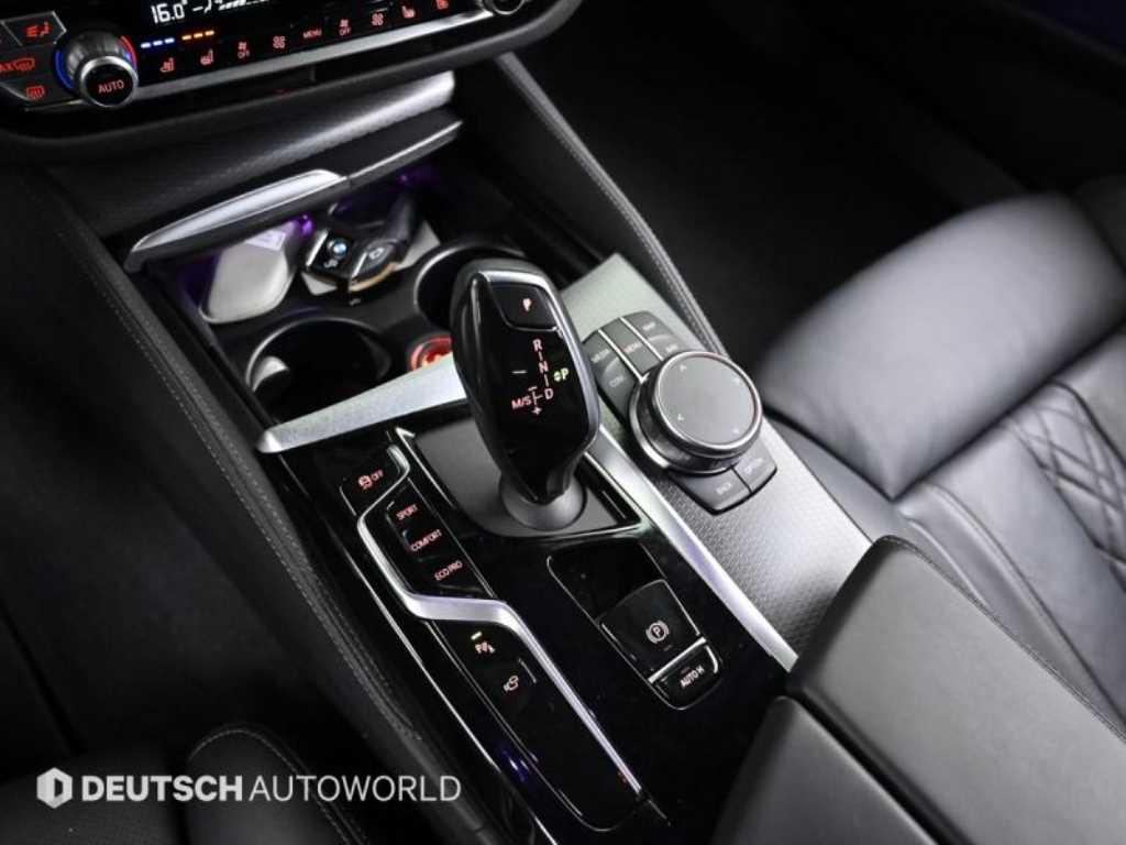 BMW 5-Series — photo 09