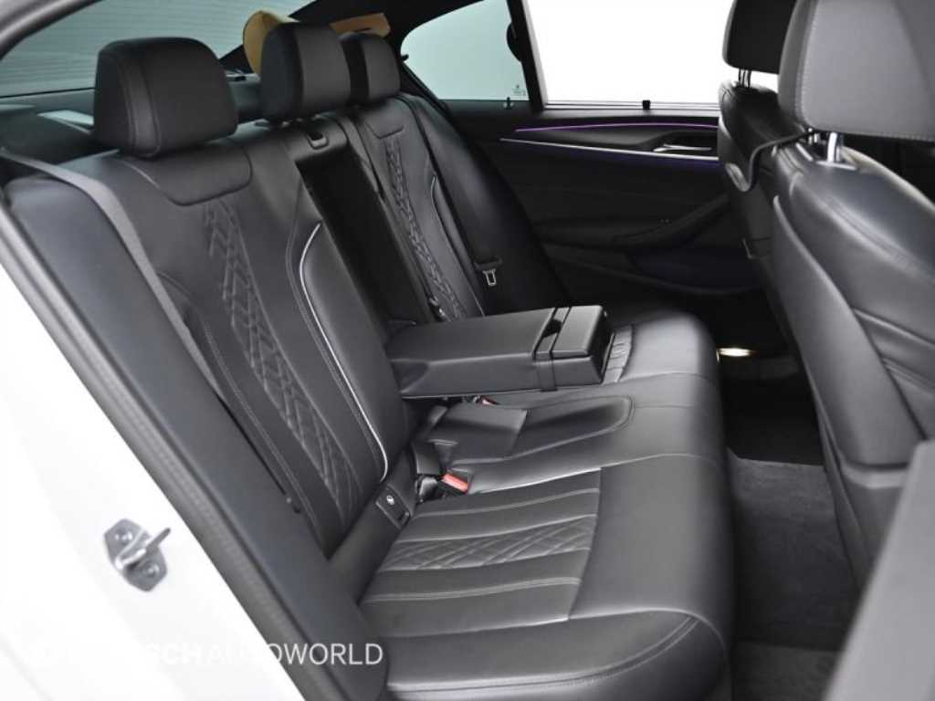 BMW 5-Series — photo 12