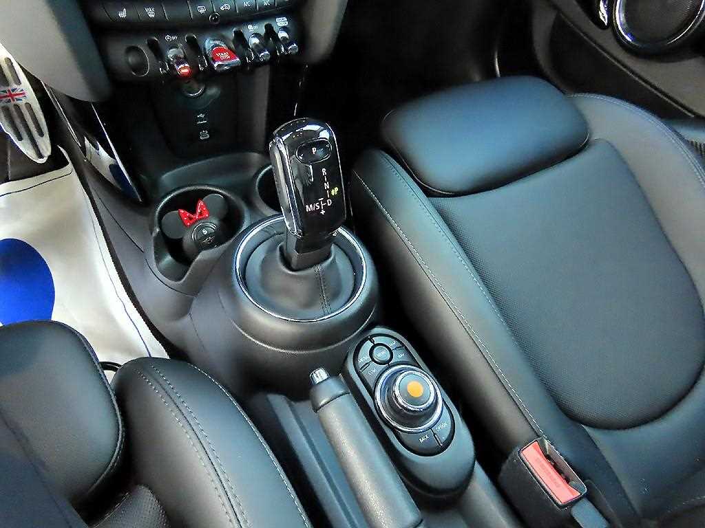 Mini Cooper — photo 11