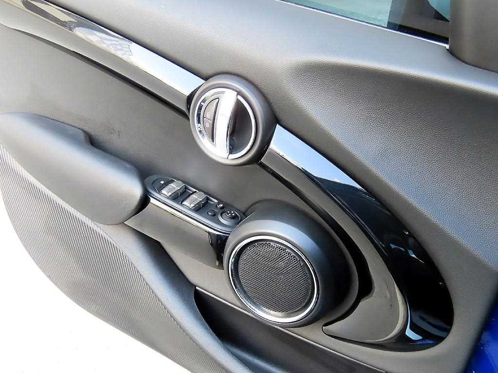 Mini Cooper — photo 12
