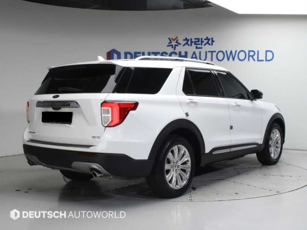 Ford Explorer — photo 02