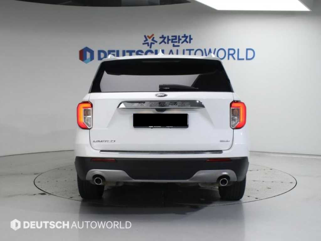 Ford Explorer — photo 04