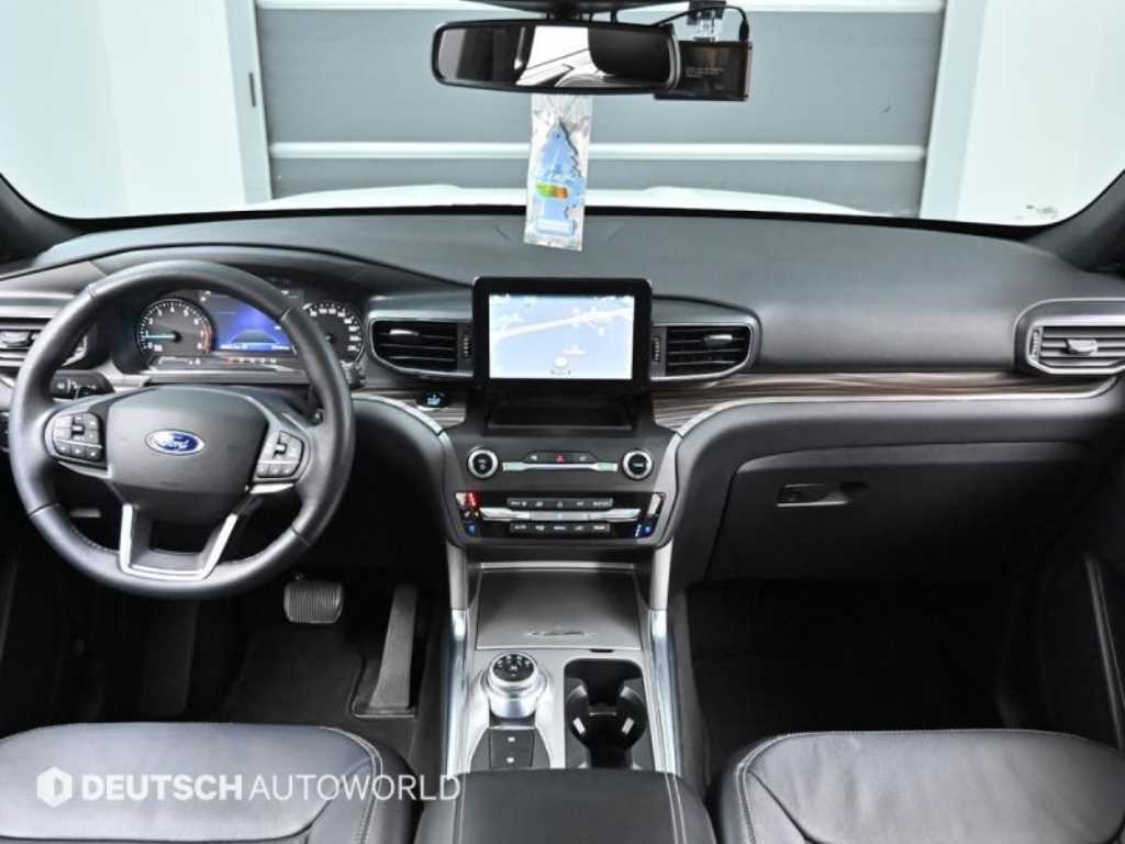 Ford Explorer — photo 07