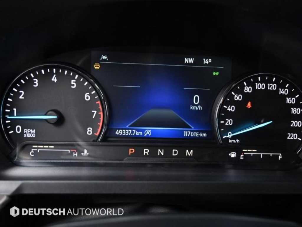 Ford Explorer — photo 08