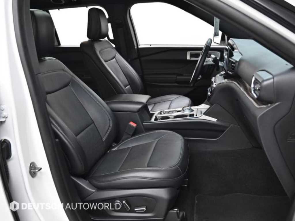 Ford Explorer — photo 10