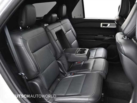 Ford Explorer — photo 12