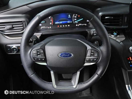 Ford Explorer — photo 13