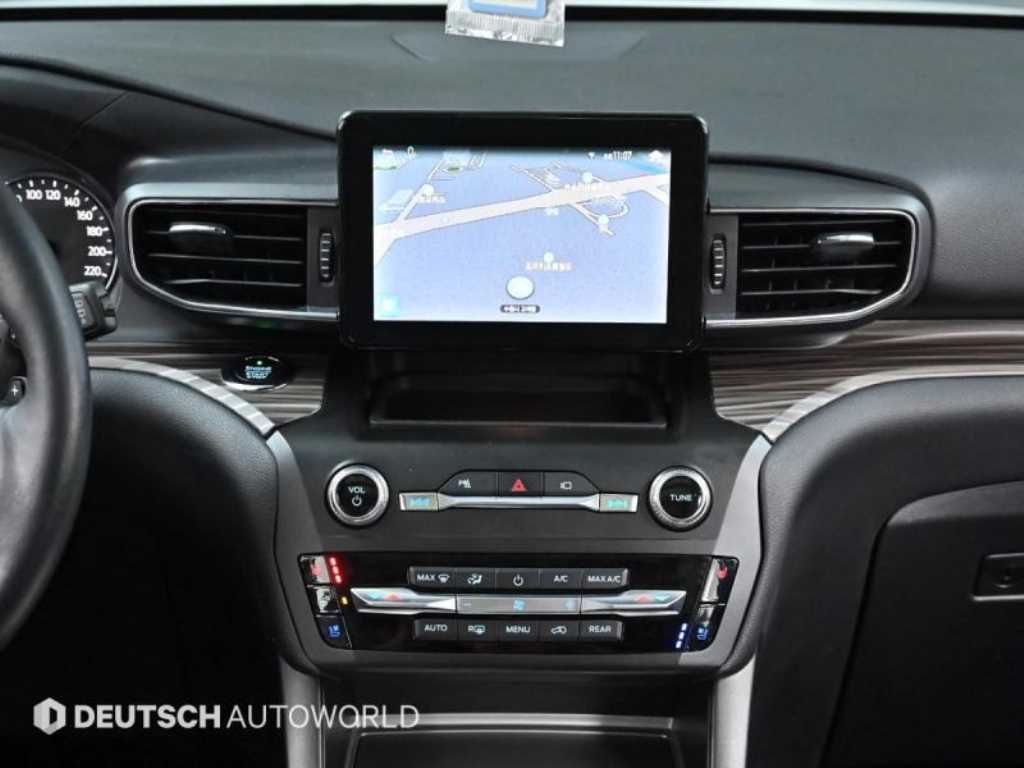 Ford Explorer — photo 14