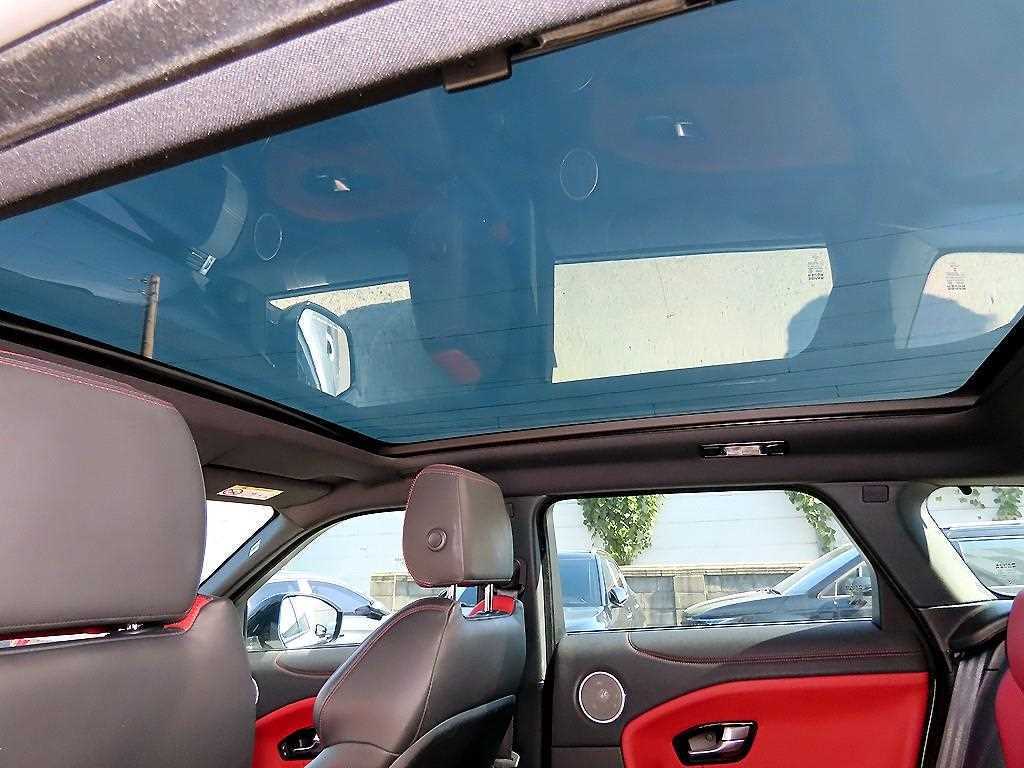 Land Rover Range Rover Evoque — photo 16