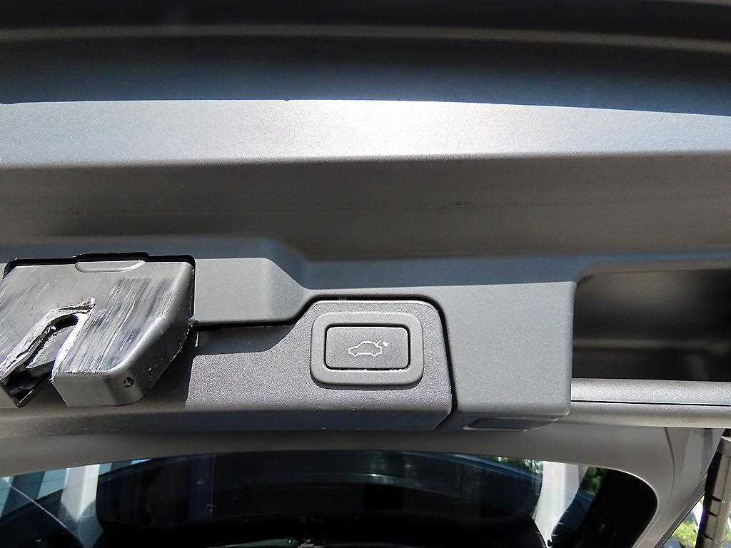 Land Rover Range Rover Evoque — photo 17