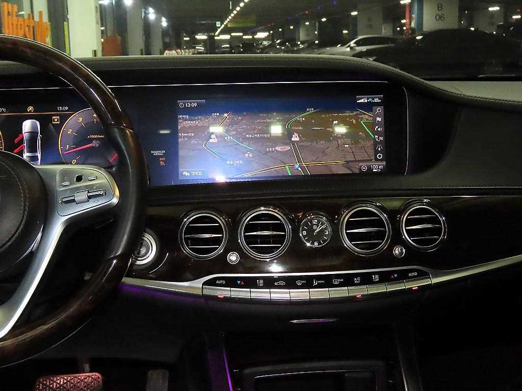 Mercedes-Benz S-Class — photo 10