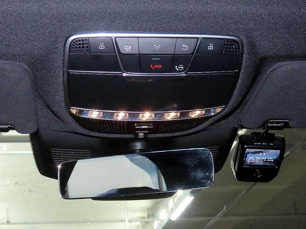 Mercedes-Benz S-Class — photo 13