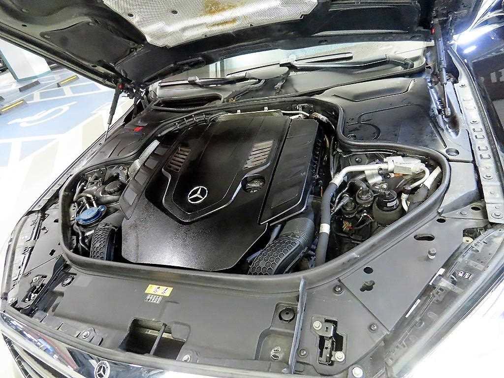 Mercedes-Benz S-Class — photo 19