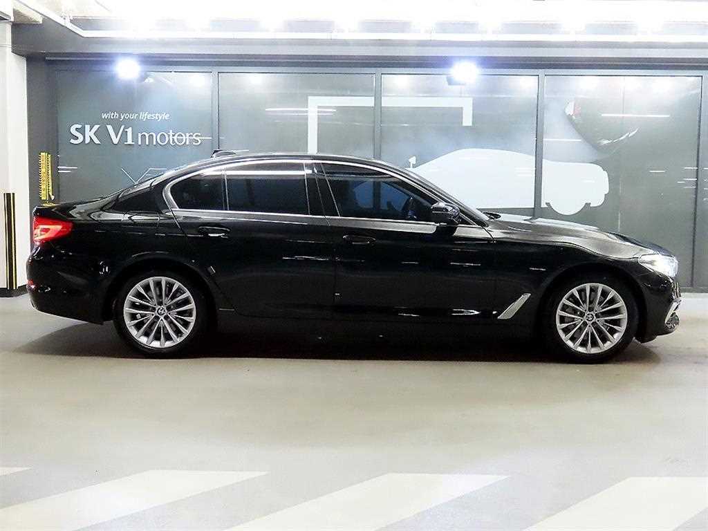 BMW 5-Series — photo 03