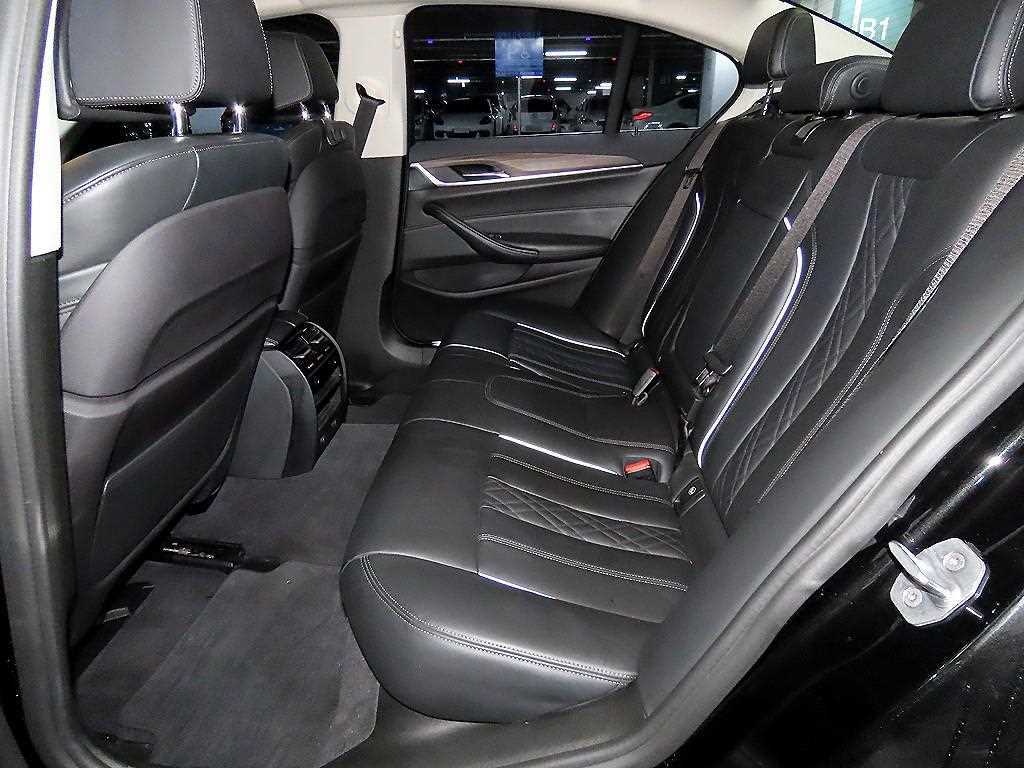 BMW 5-Series — photo 07