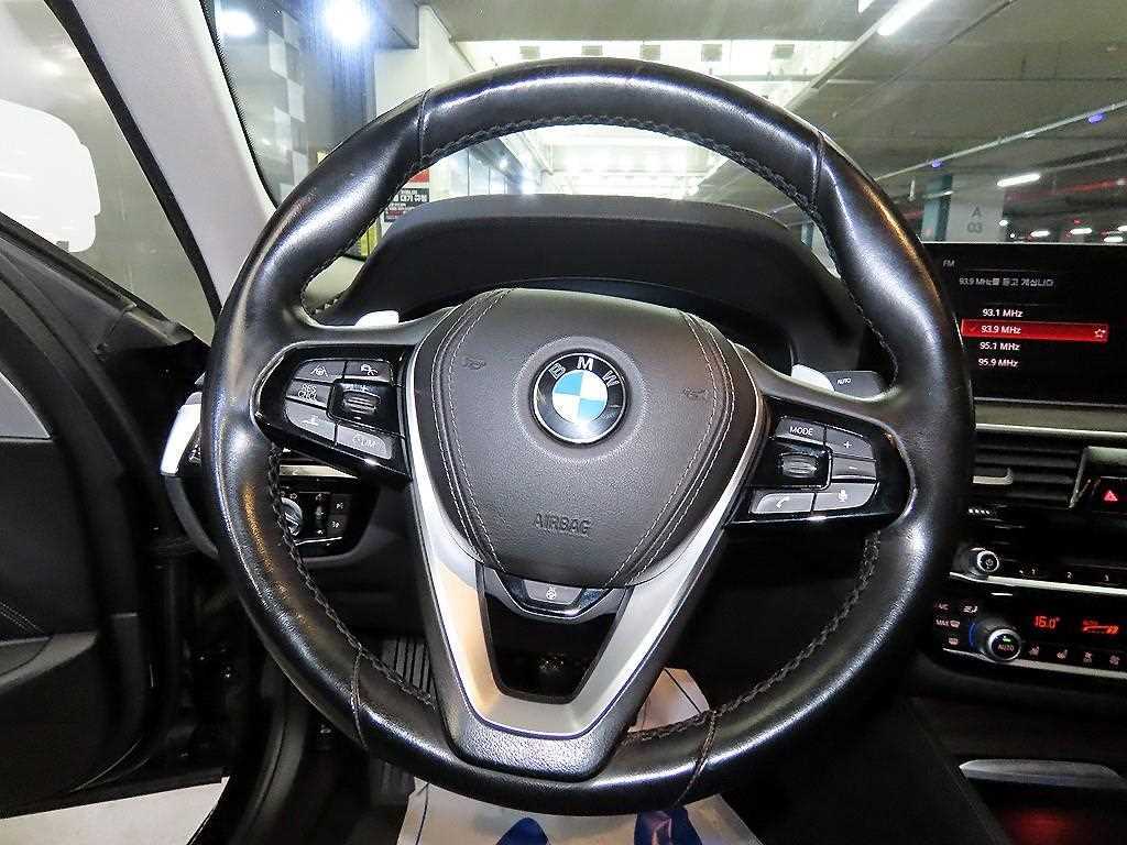 BMW 5-Series — photo 08