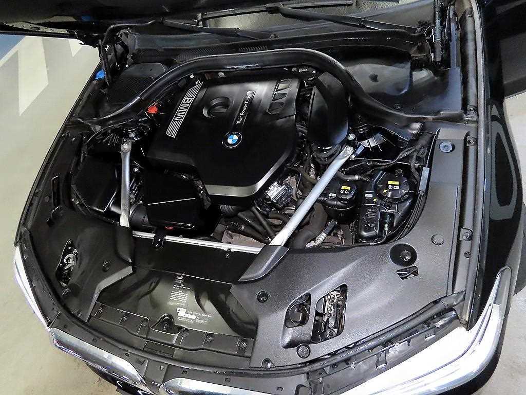 BMW 5-Series — photo 19