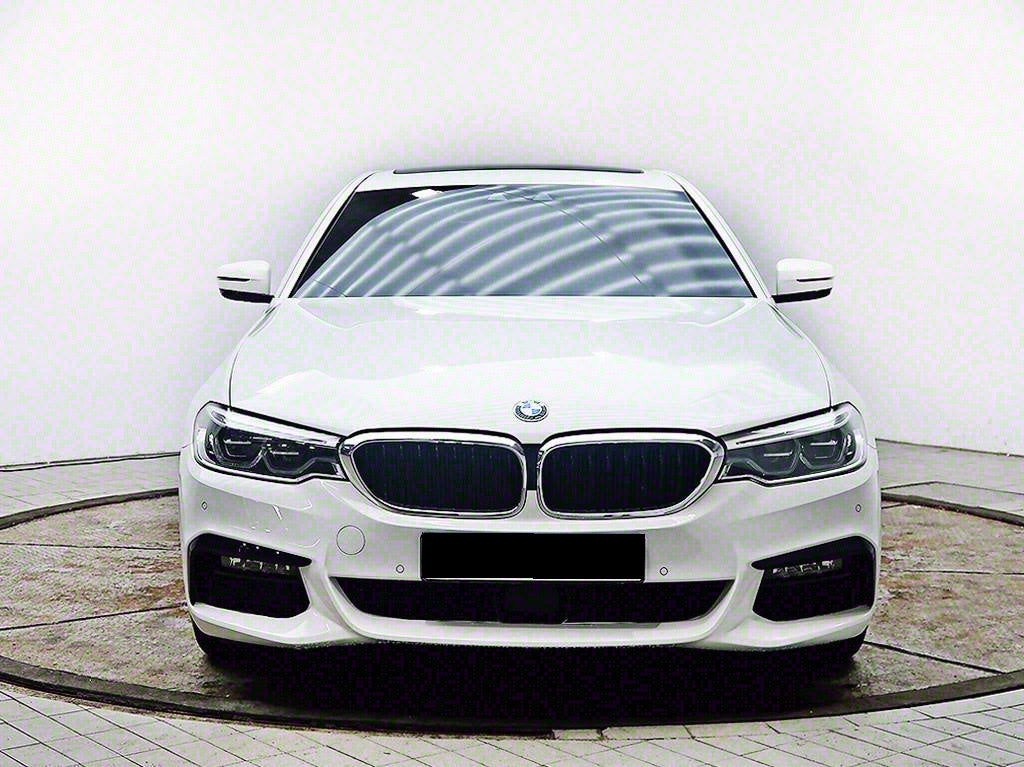 BMW 5-Series — photo 01