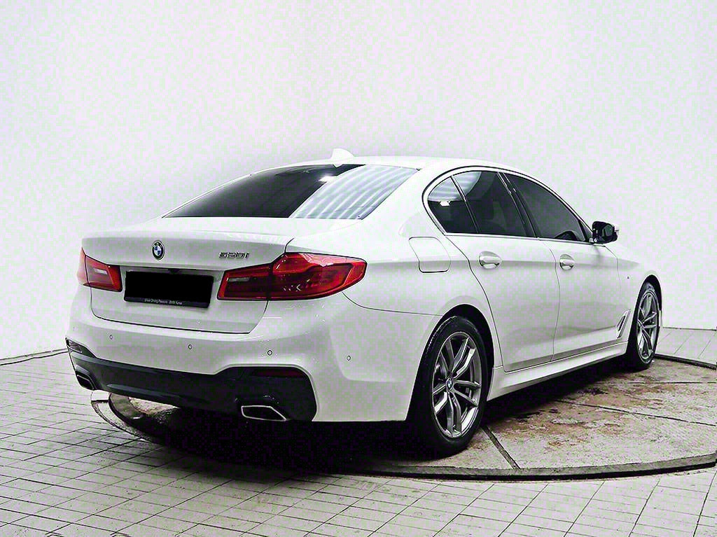 BMW 5-Series — photo 04