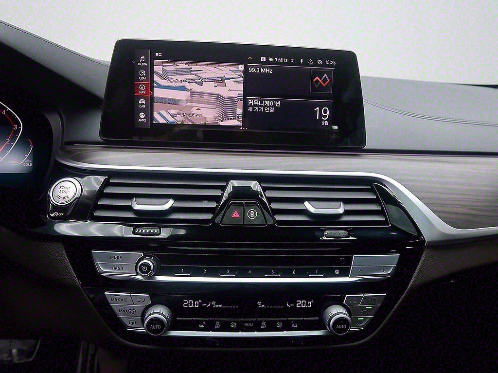 BMW 5-Series — photo 09
