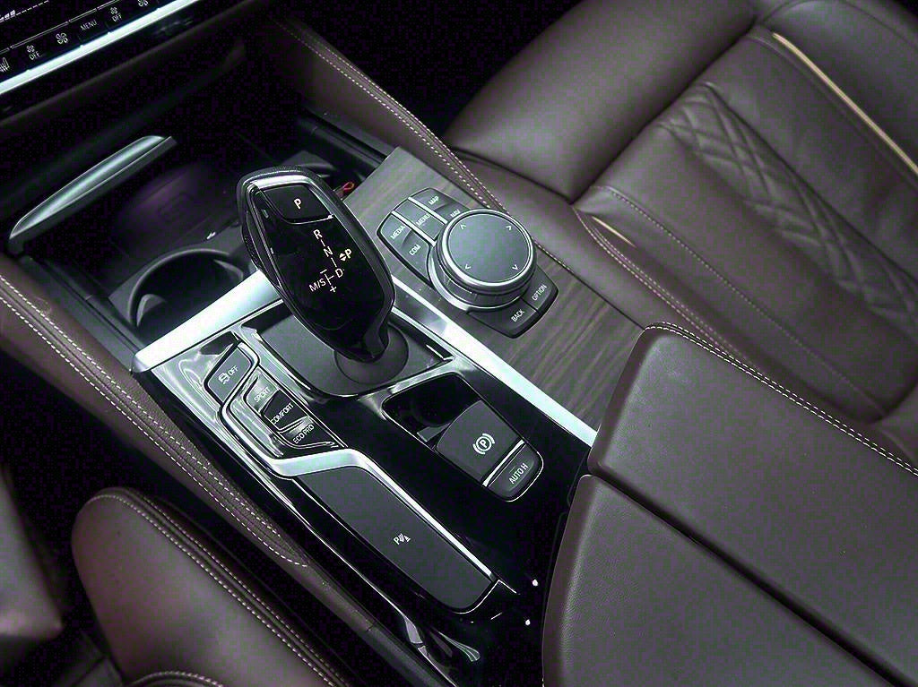 BMW 5-Series — photo 10