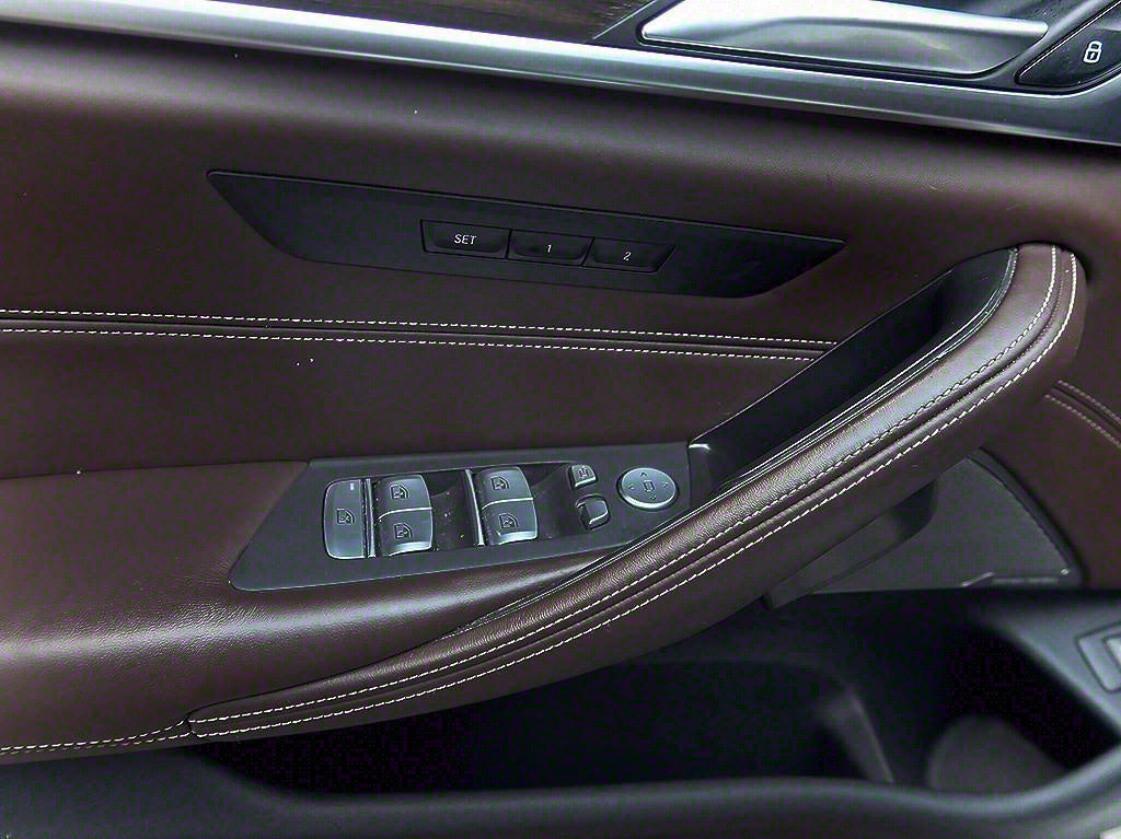 BMW 5-Series — photo 15