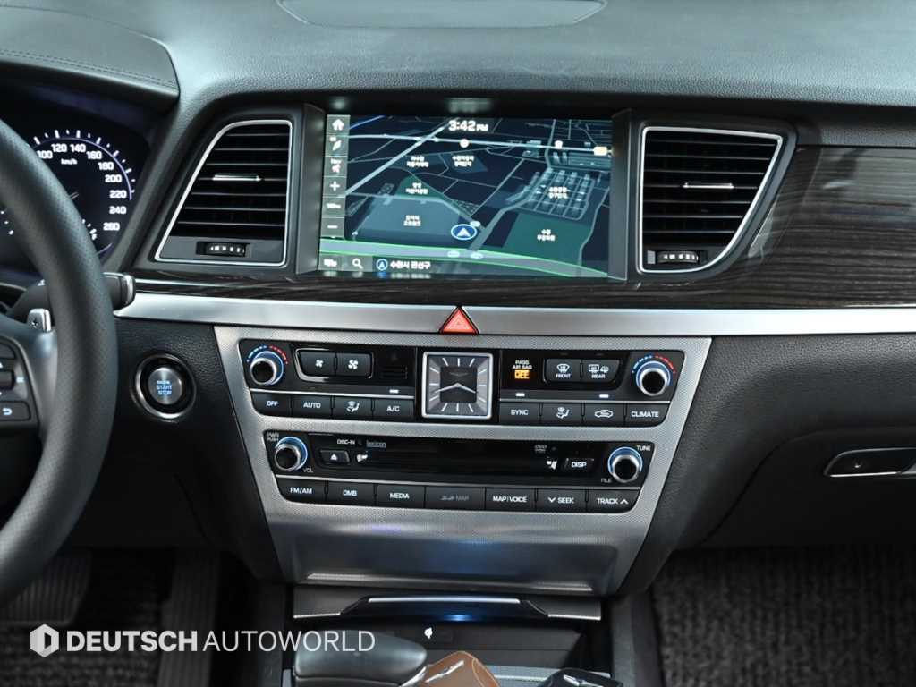 Genesis G80 — photo 15